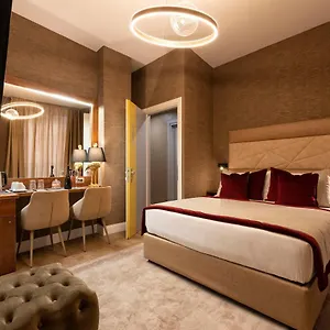 https://le-suite-del-corso.it-romehotels.com