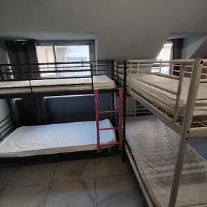 https://lion-hostel.italymilanhotels.net